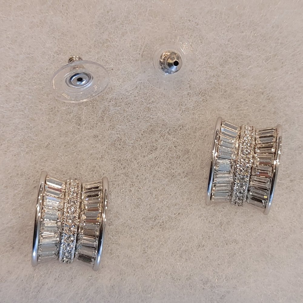 Nolan Miller stud earrings with backs, signed - Picture 6 of 16
